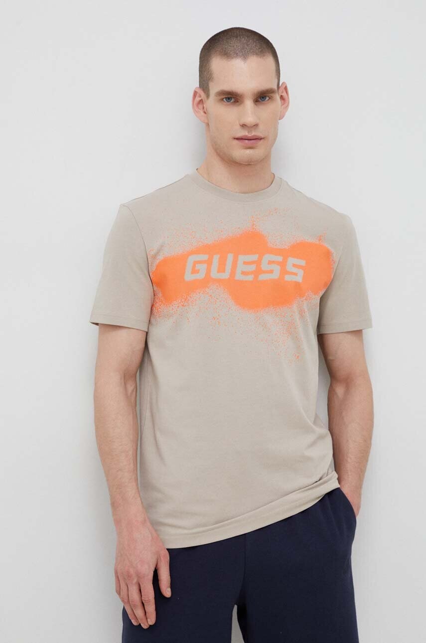 

Футболка Guess мужской цвет бежевый узорный