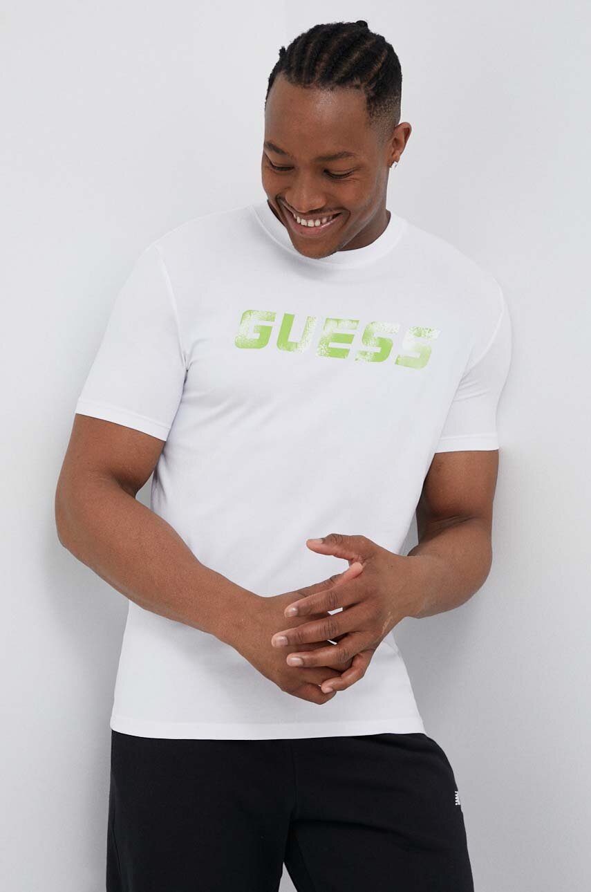 

Тениска Guess в бяло с принт, Бял