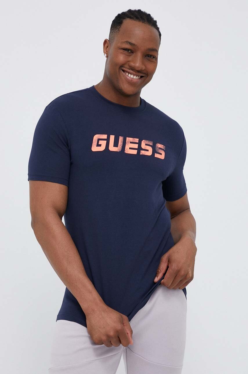 

Тениска Guess в тъмносиньо с принт, Тъмносин