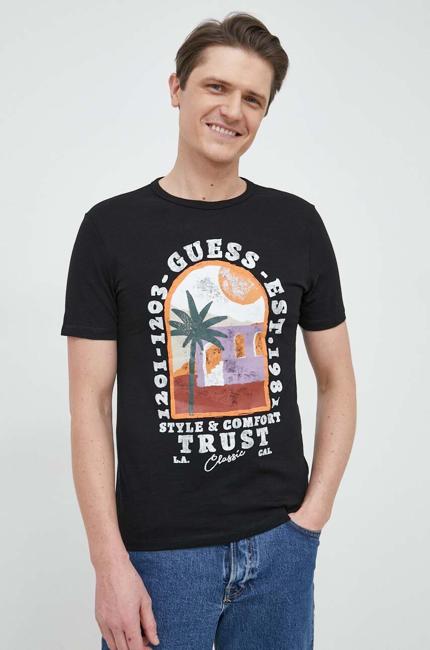 

Хлопковая футболка Guess цвет чёрный с принтом