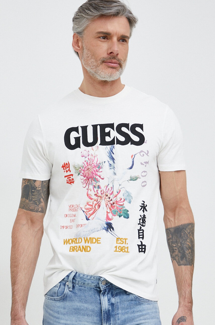 

Бавовняна футболка Guess колір бежевий з принтом
