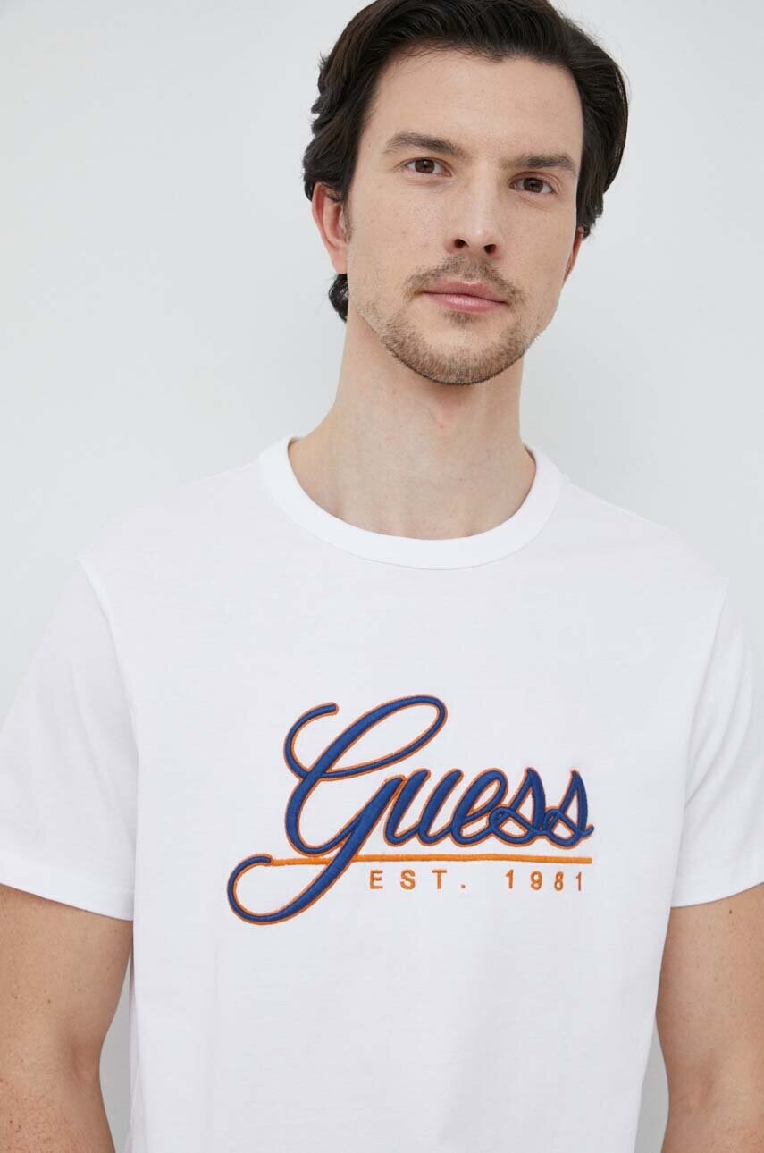 

Бавовняна футболка Guess колір білий з аплікацією
