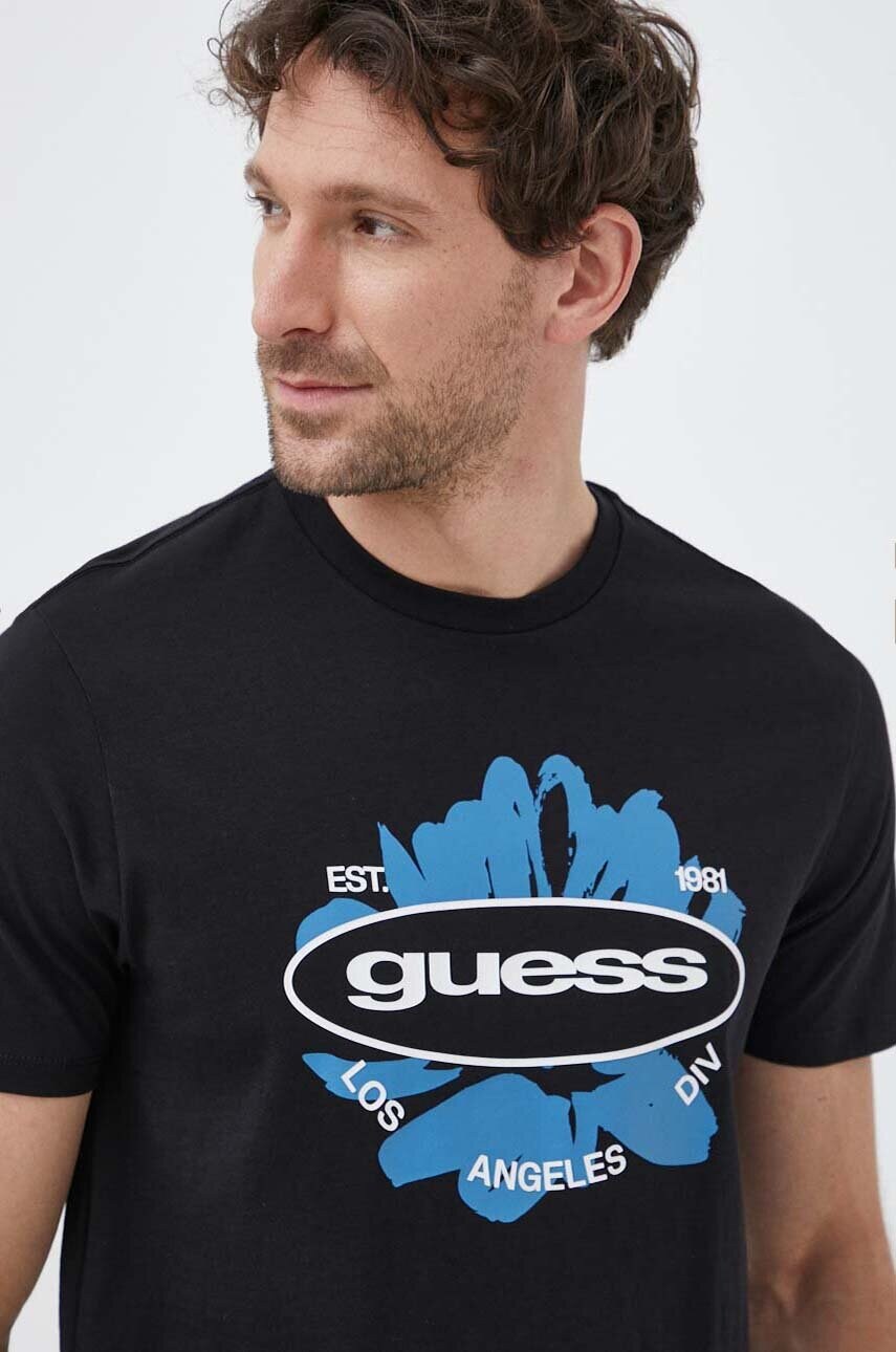 

Бавовняна футболка Guess колір чорний з принтом