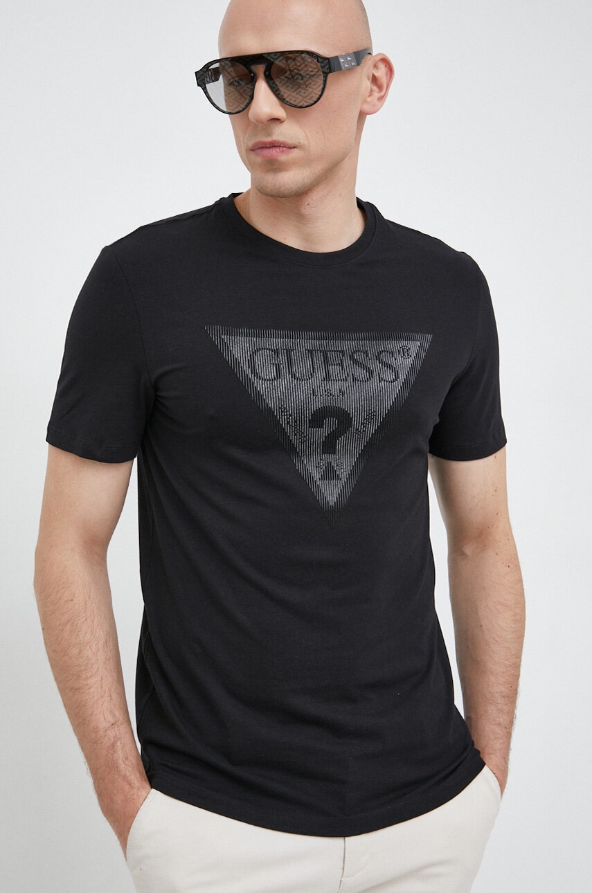 

Тениска Guess в черно с принт, Черен