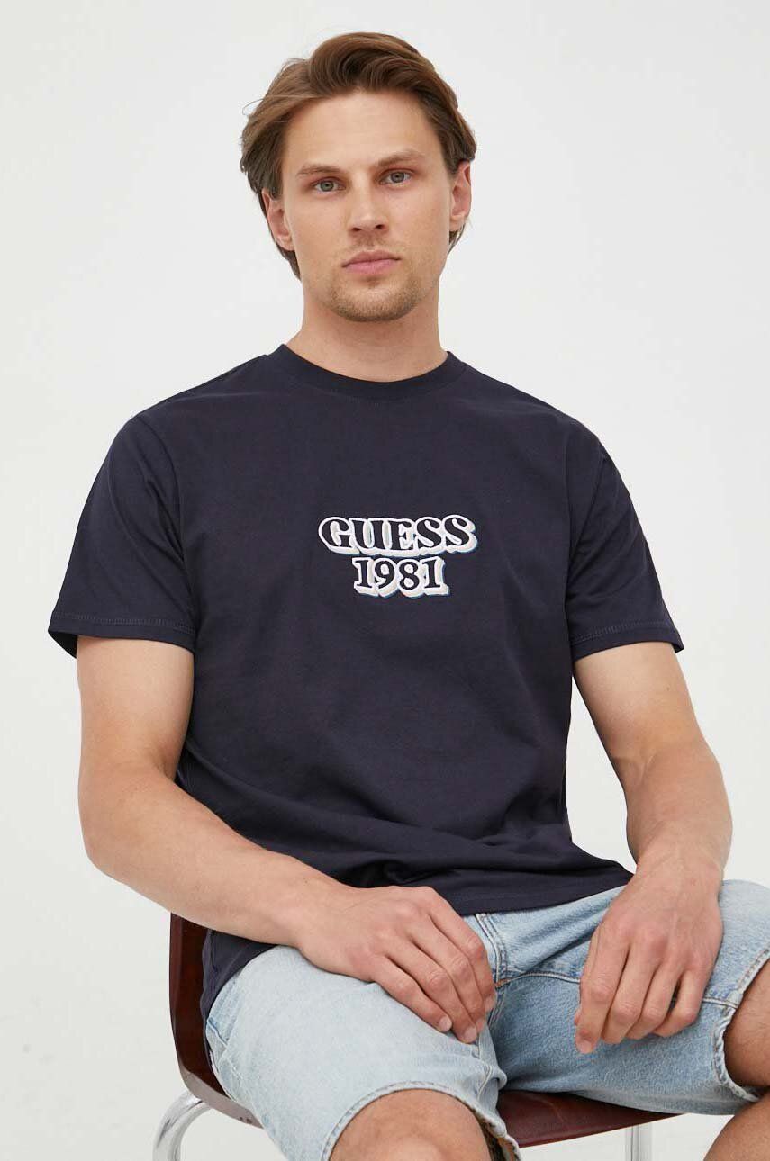 Levně Bavlněné tričko Guess tmavomodrá barva, s aplikací