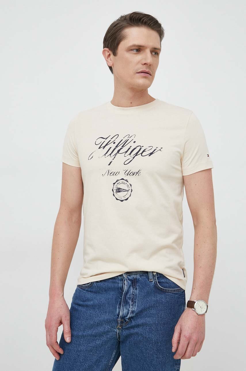 

Памучна тениска Tommy Hilfiger в бежово с принт, Бежов