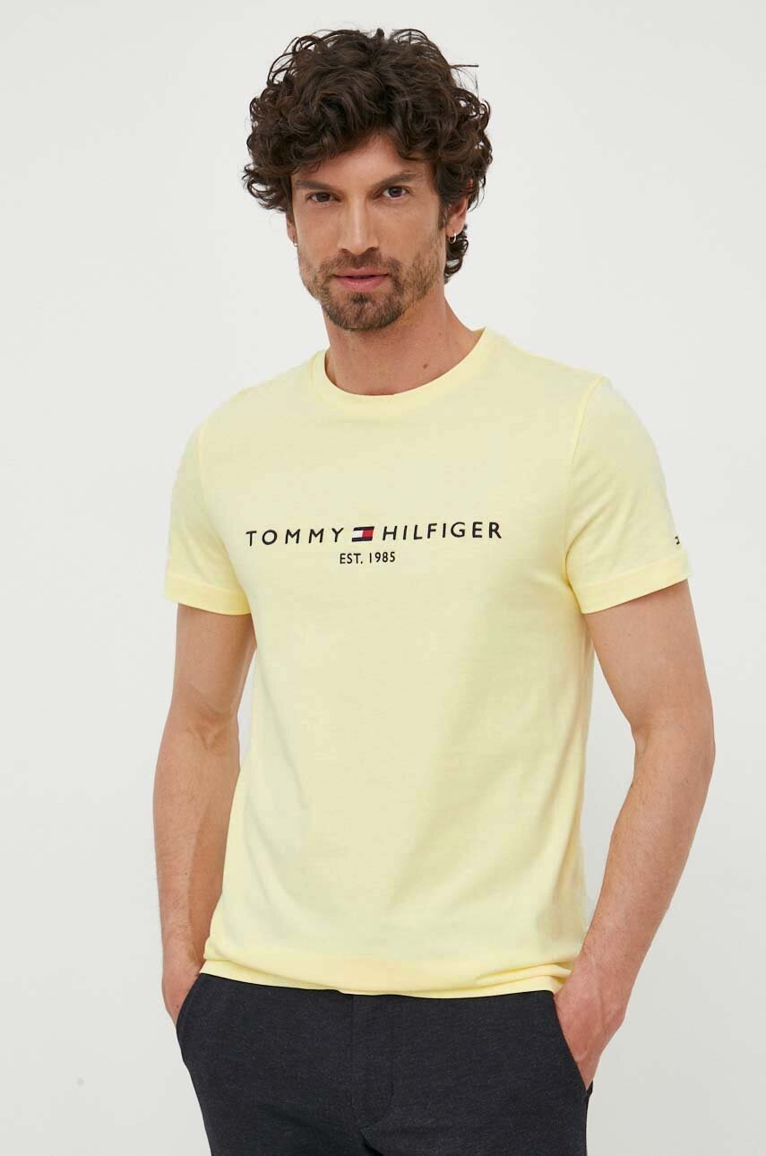 

Памучна тениска Tommy Hilfiger в жълто с десен, Жълт