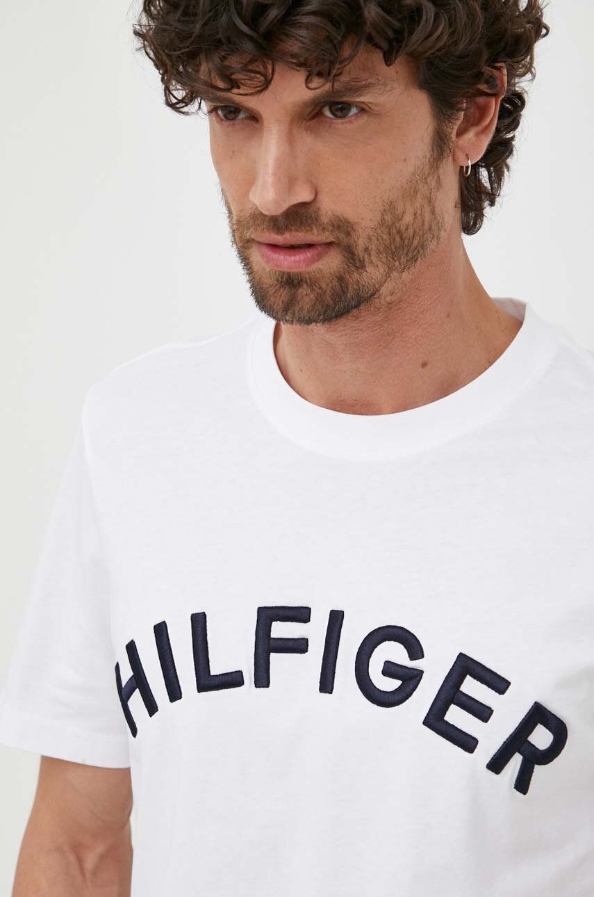 

Памучна тениска Tommy Hilfiger в бяло с десен, Бял