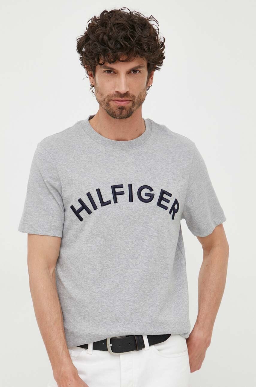 

Памучна тениска Tommy Hilfiger в сиво с десен, Сив