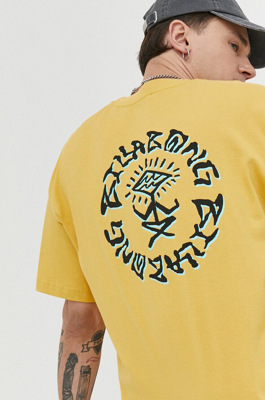 

Памучна тениска Billabong в жълто с принт, Жълт