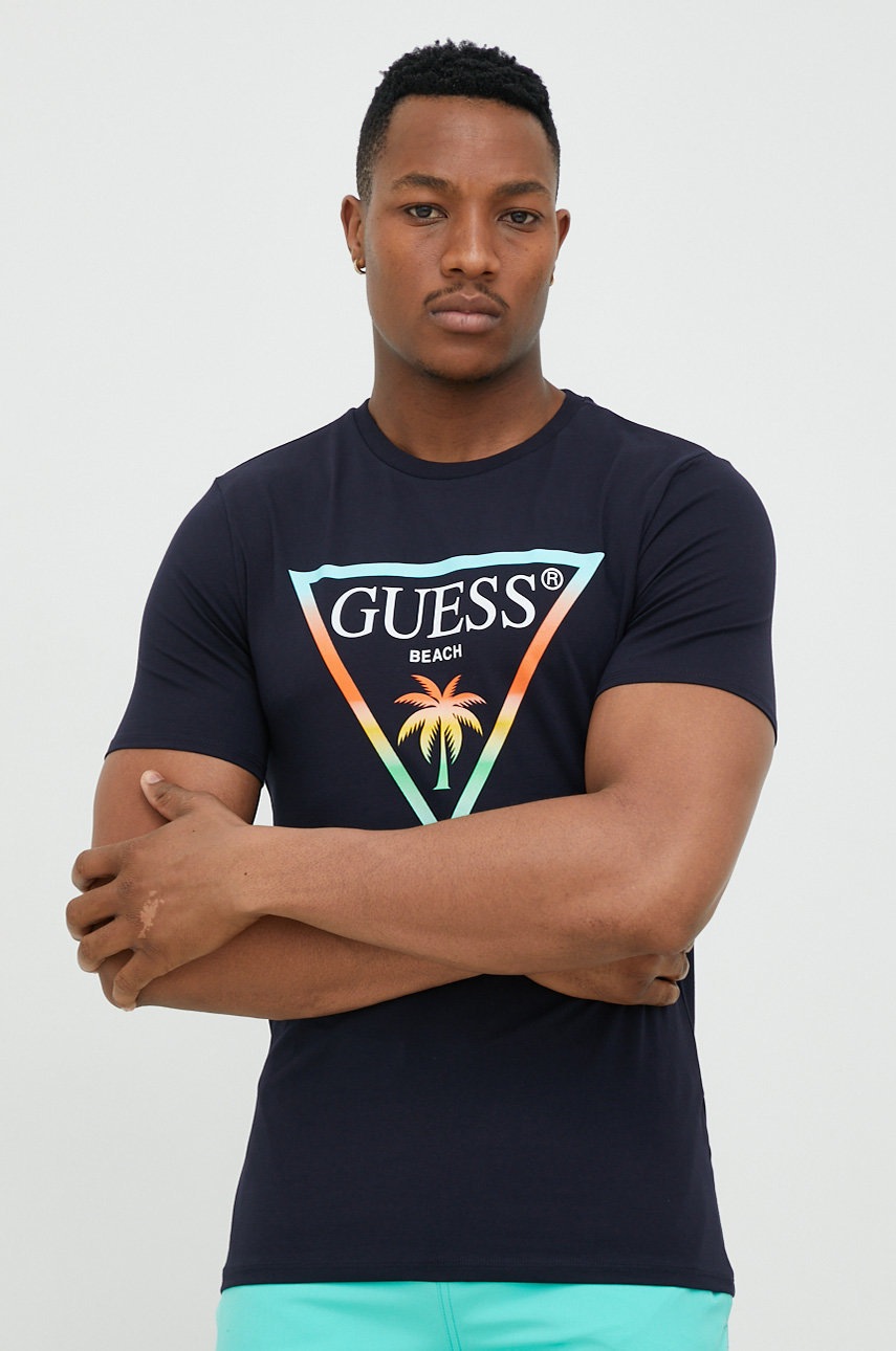 

Тениска Guess в тъмносиньо с принт, Тъмносин