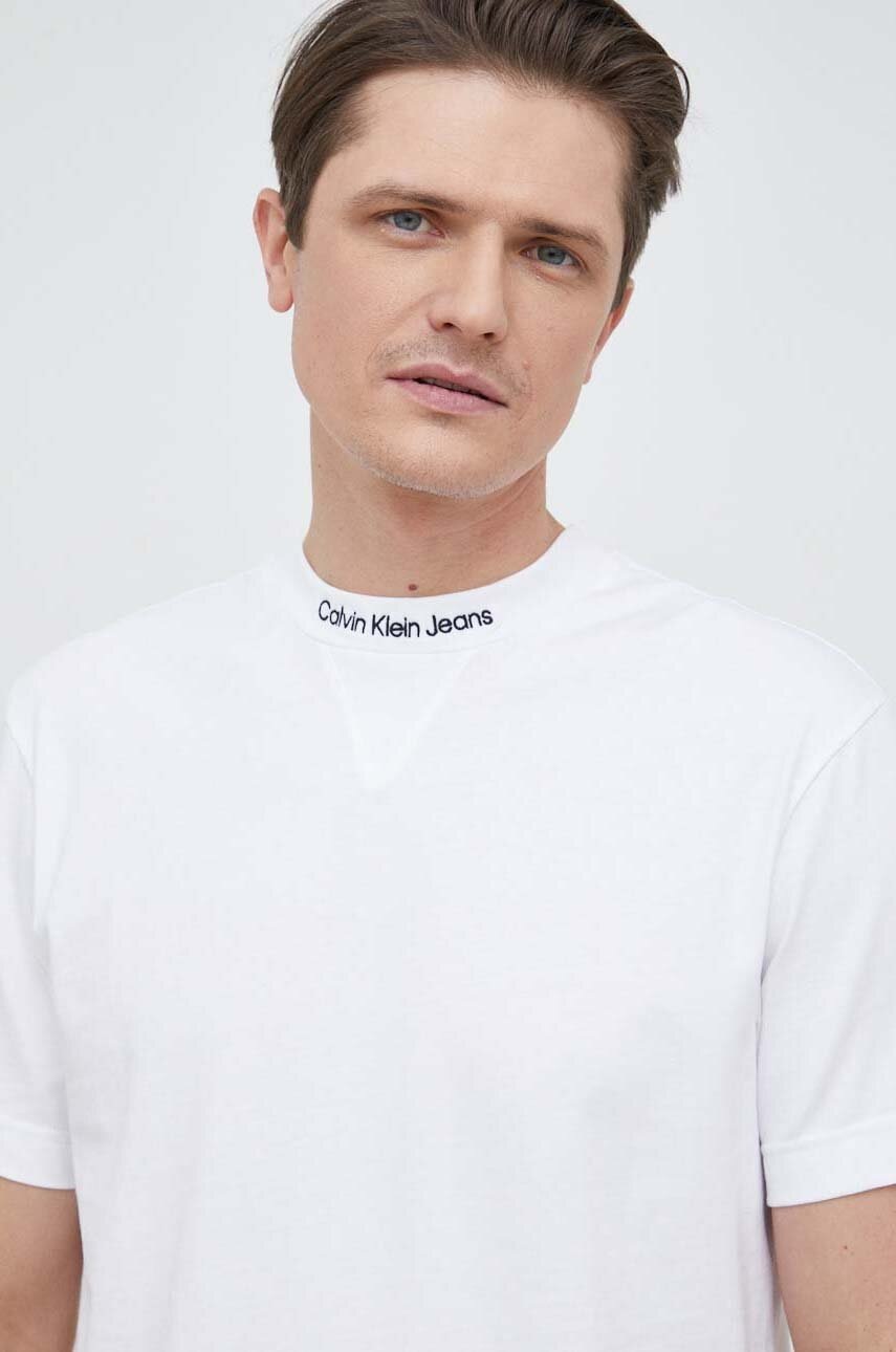 

Памучна тениска Calvin Klein Jeans в бяло с изчистен дизайн, Бял