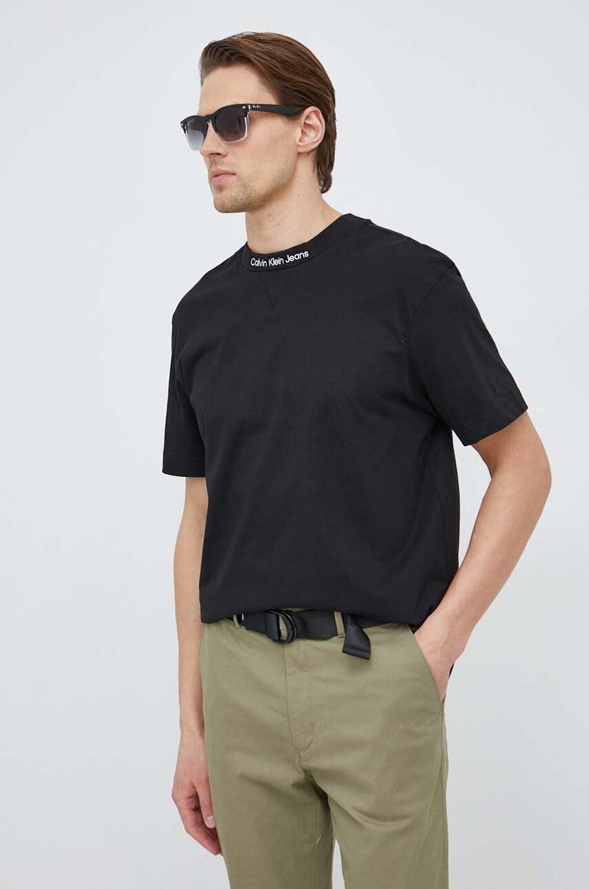 

Памучна тениска Calvin Klein Jeans в черно с изчистен дизайн, Черен
