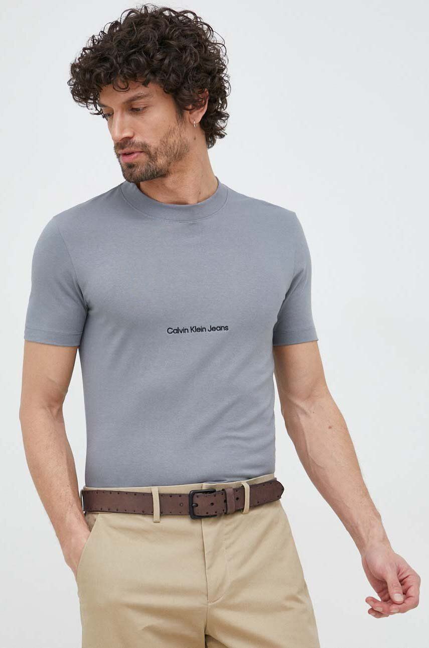 Bavlněné tričko Calvin Klein Jeans šedá barva, s aplikací - šedá