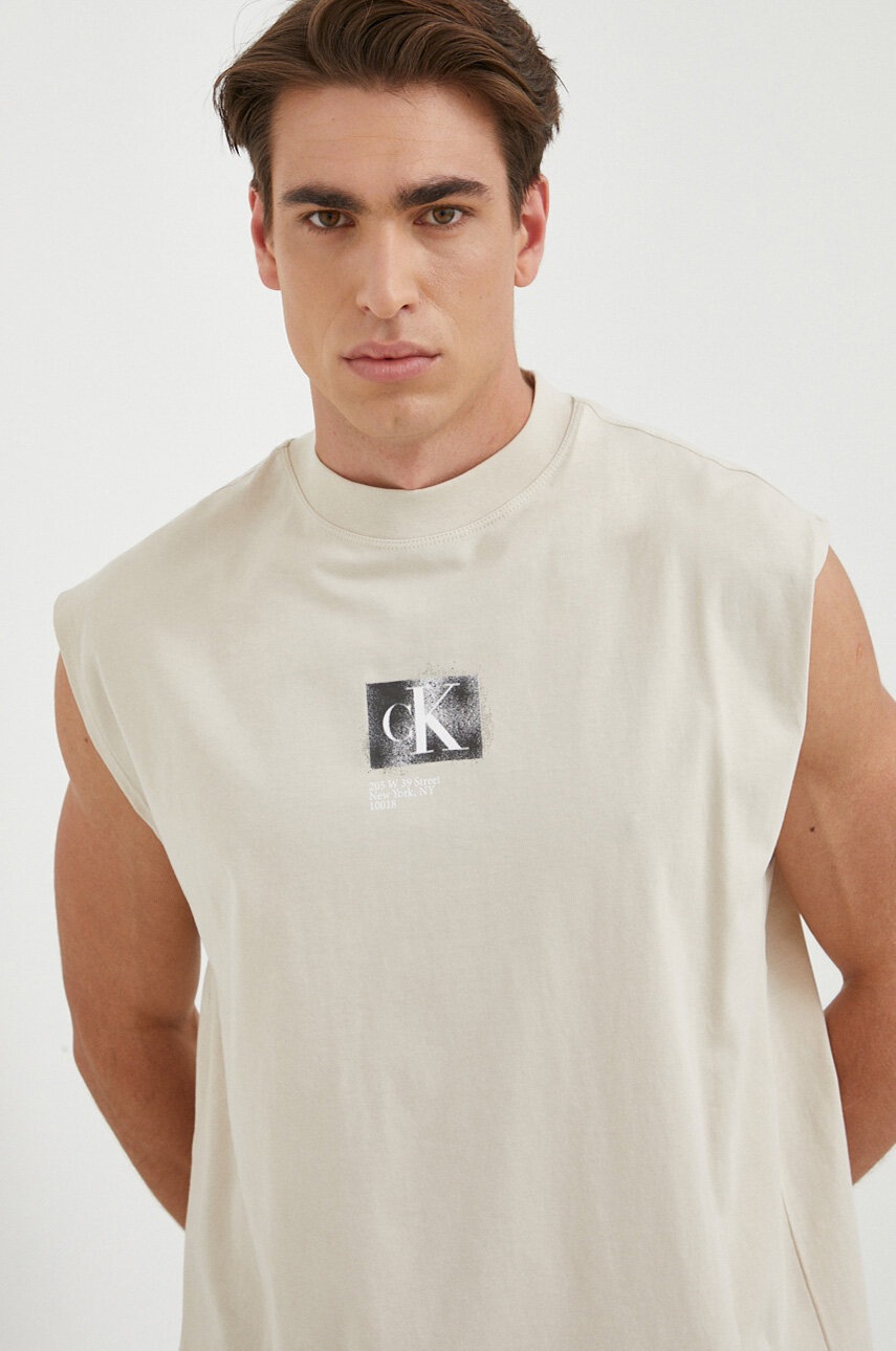 

Памучна тениска Calvin Klein Jeans в бежово, Бежов