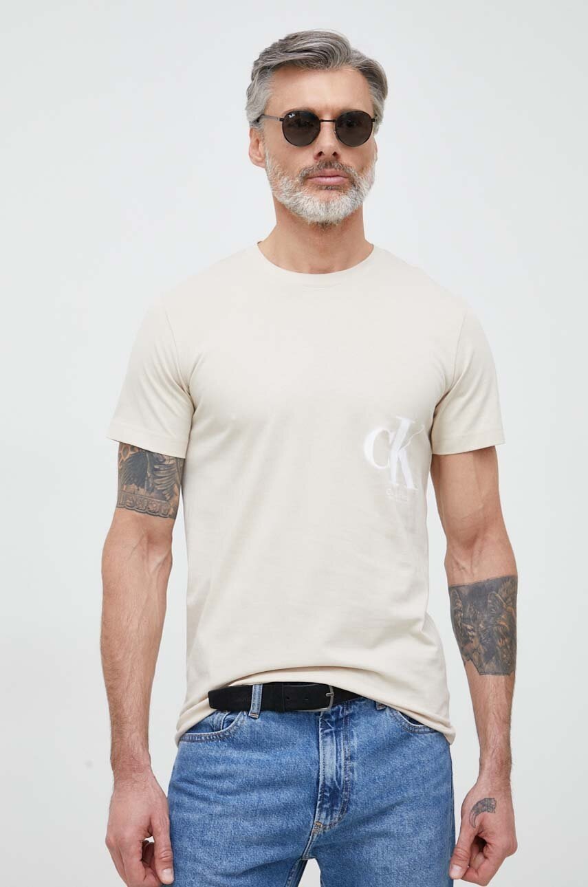 

Памучна тениска Calvin Klein Jeans в бежово с принт, Бежов