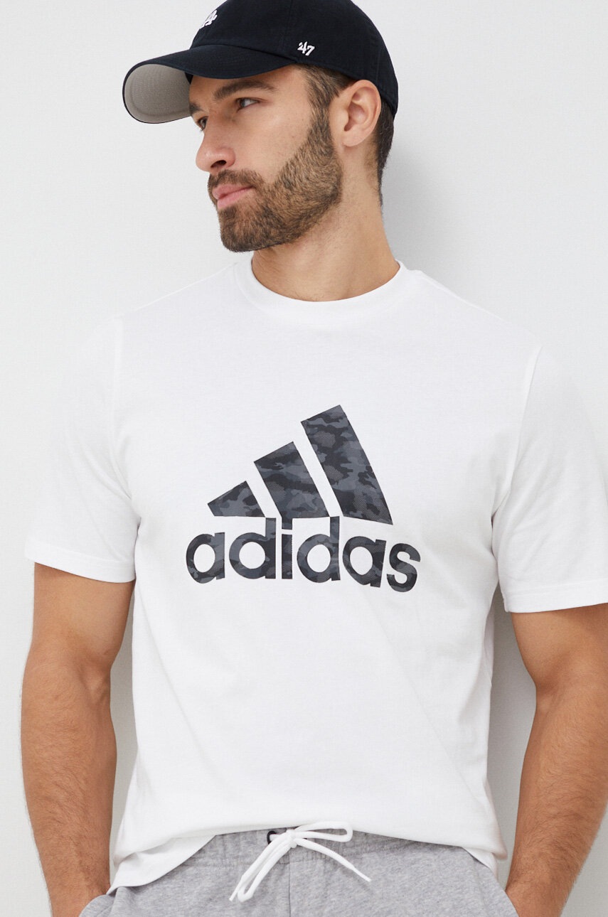 

Футболка adidas мужской цвет белый с принтом
