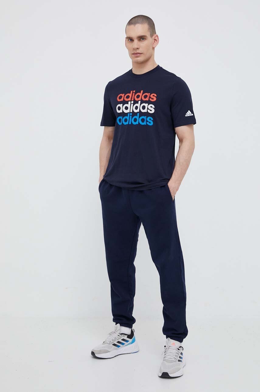 

Бавовняна футболка adidas колір синій з принтом