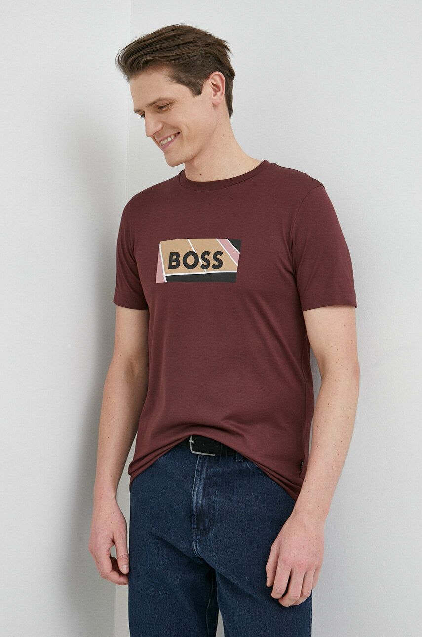 Bavlněné tričko BOSS vínová barva, s potiskem - burgundské -  100 % Bavlna