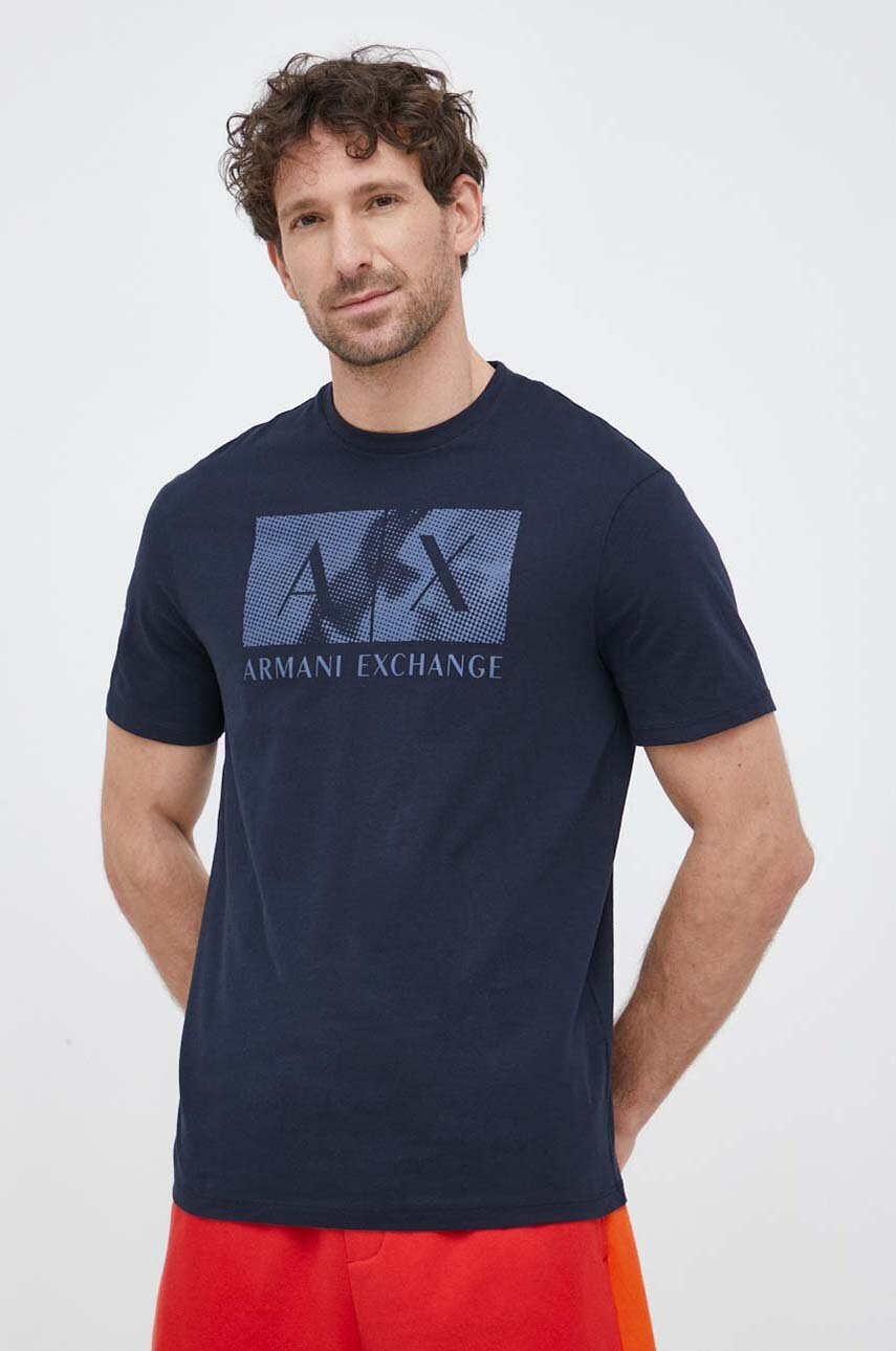 

Памучна тениска Armani Exchange в тъмносиньо с принт, Тъмносин