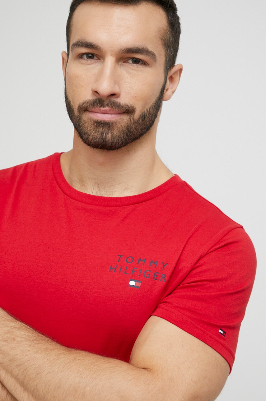 

Хлопковая футболка Tommy Hilfiger цвет красный с принтом