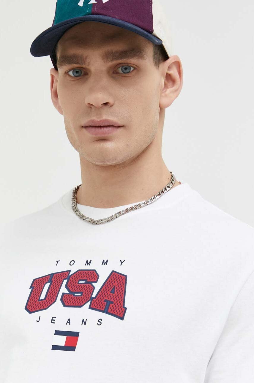 

Хлопковая футболка Tommy Jeans цвет белый с принтом