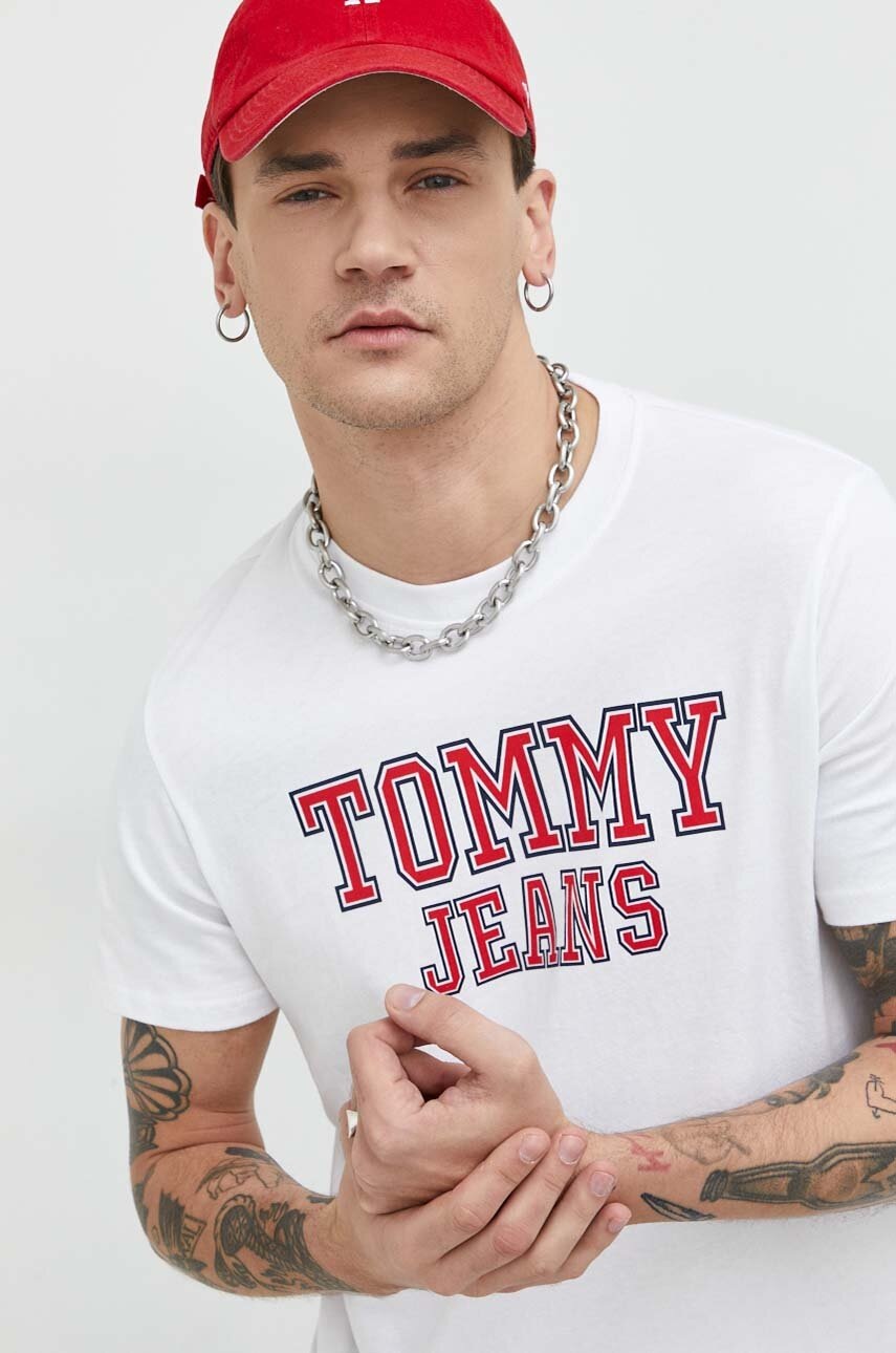 

Памучна тениска Tommy Jeans в бяло с принт, Бял