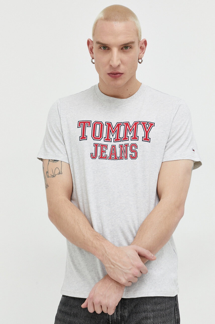 

Хлопковая футболка Tommy Jeans цвет серый с принтом