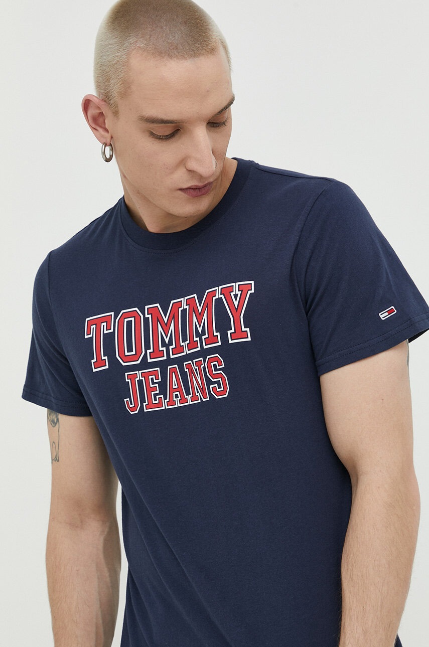 

Памучна тениска Tommy Jeans в тъмносиньо с принт, Тъмносин