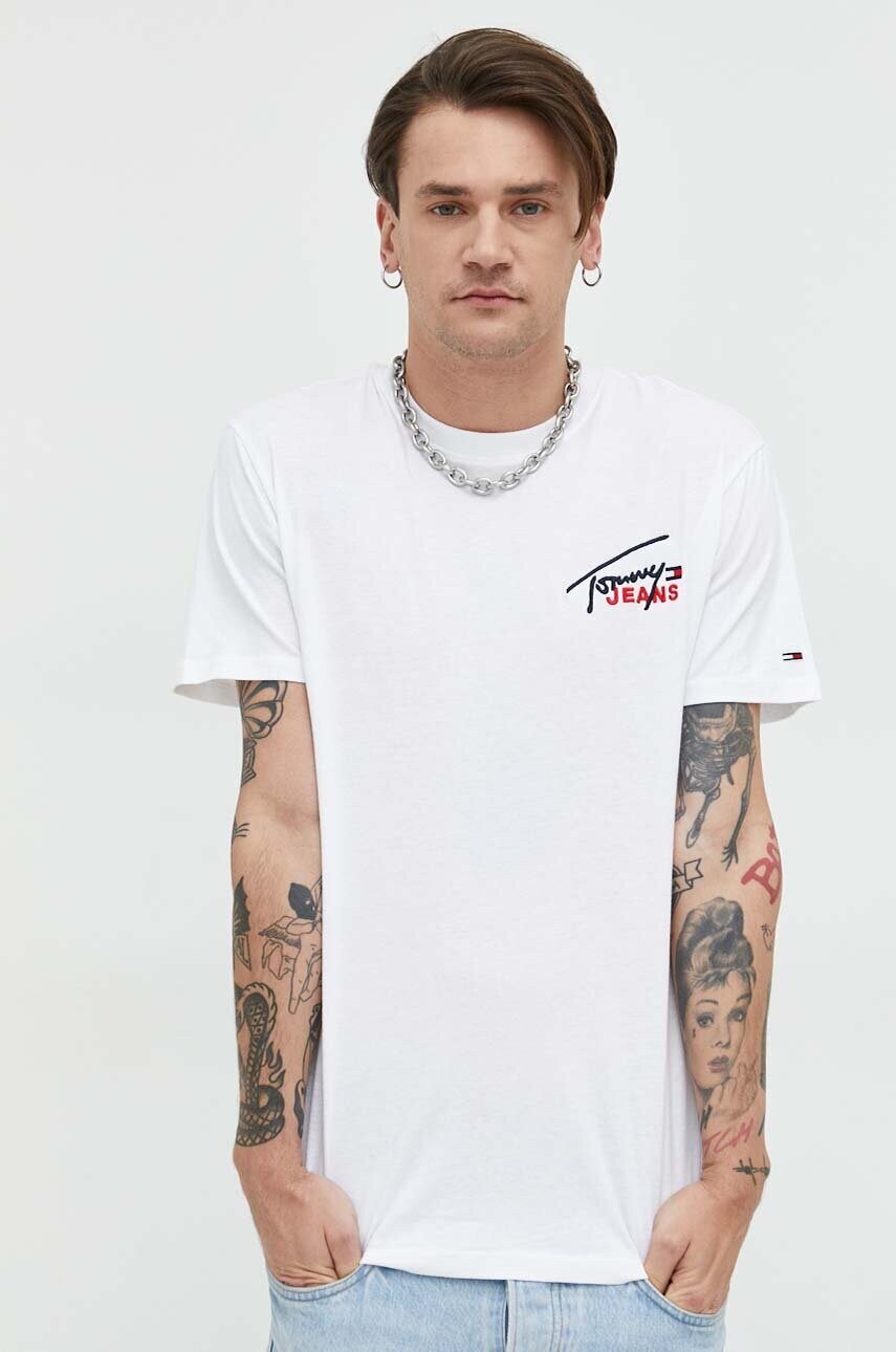 

Памучна тениска Tommy Jeans в бяло с апликация, Бял