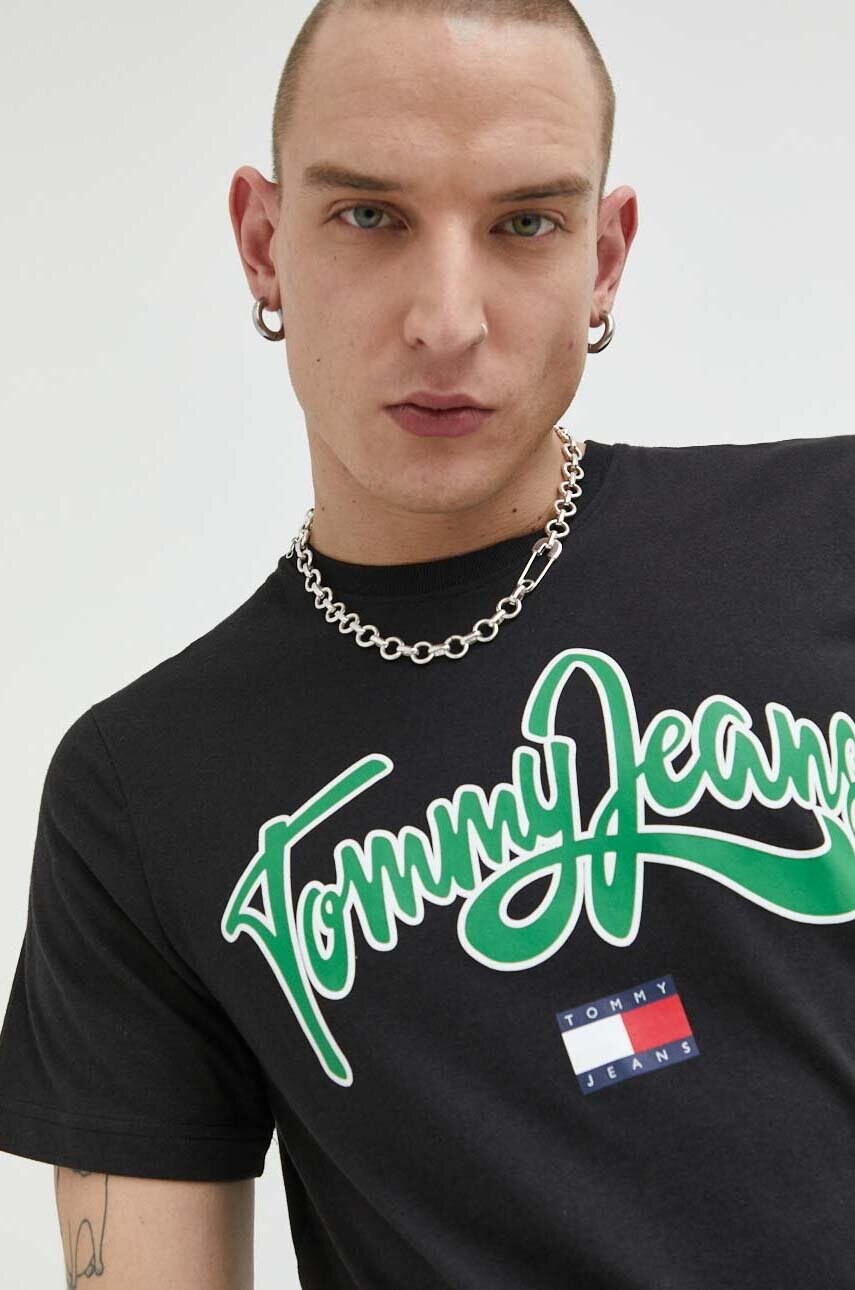 

Памучна тениска Tommy Jeans в черно с принт, Черен