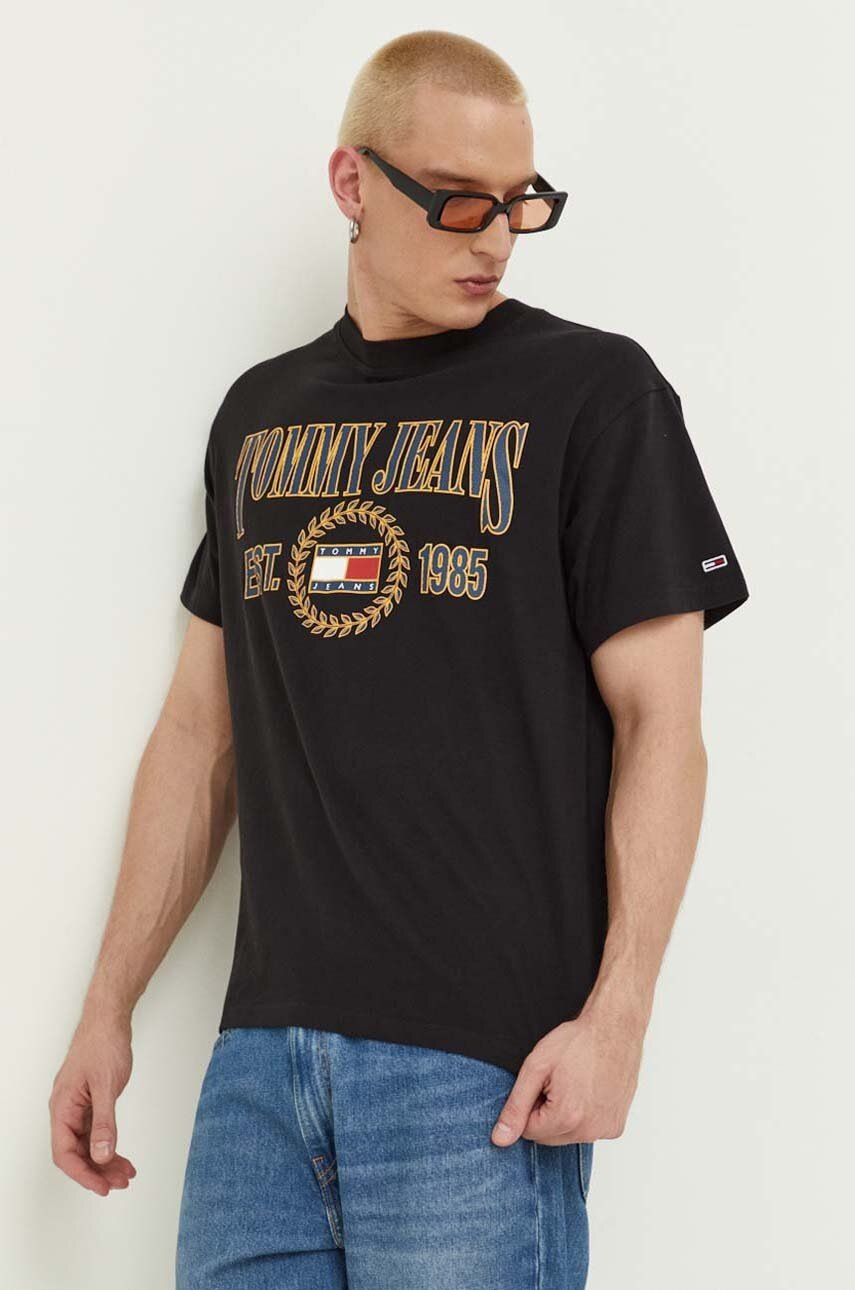 

Памучна тениска Tommy Jeans в бежово с принт, Черен