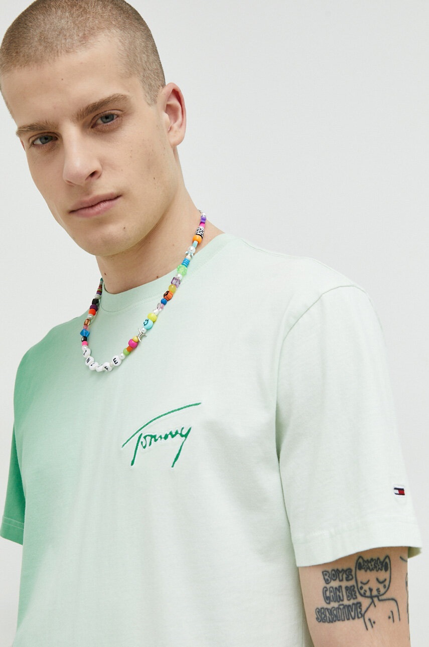 

Хлопковая футболка Tommy Jeans цвет зелёный с аппликацией