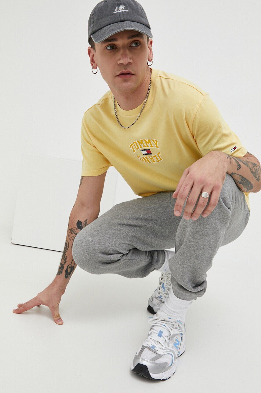 

Бавовняна футболка Tommy Jeans колір жовтий з принтом
