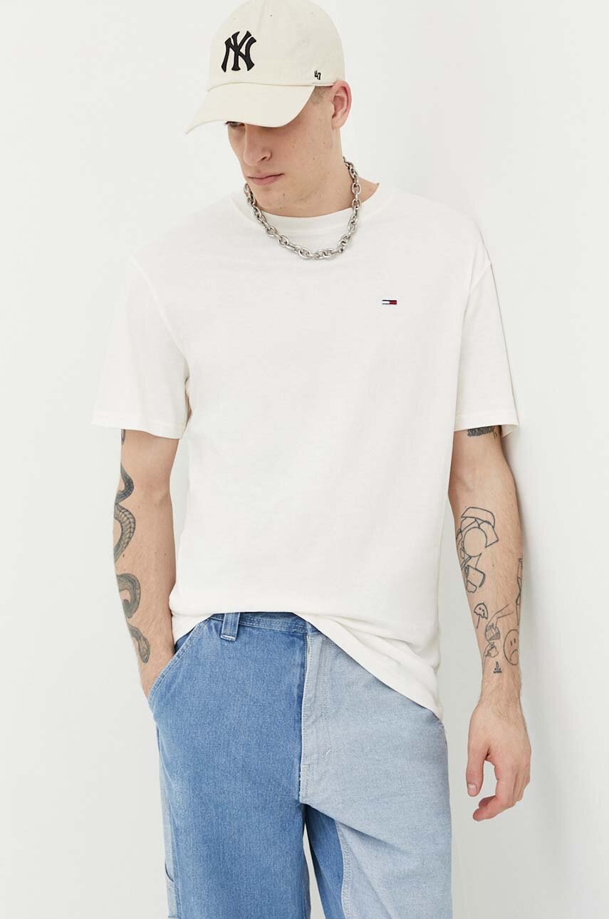 

Памучна тениска Tommy Jeans в бяло с изчистен дизайн, Бежов