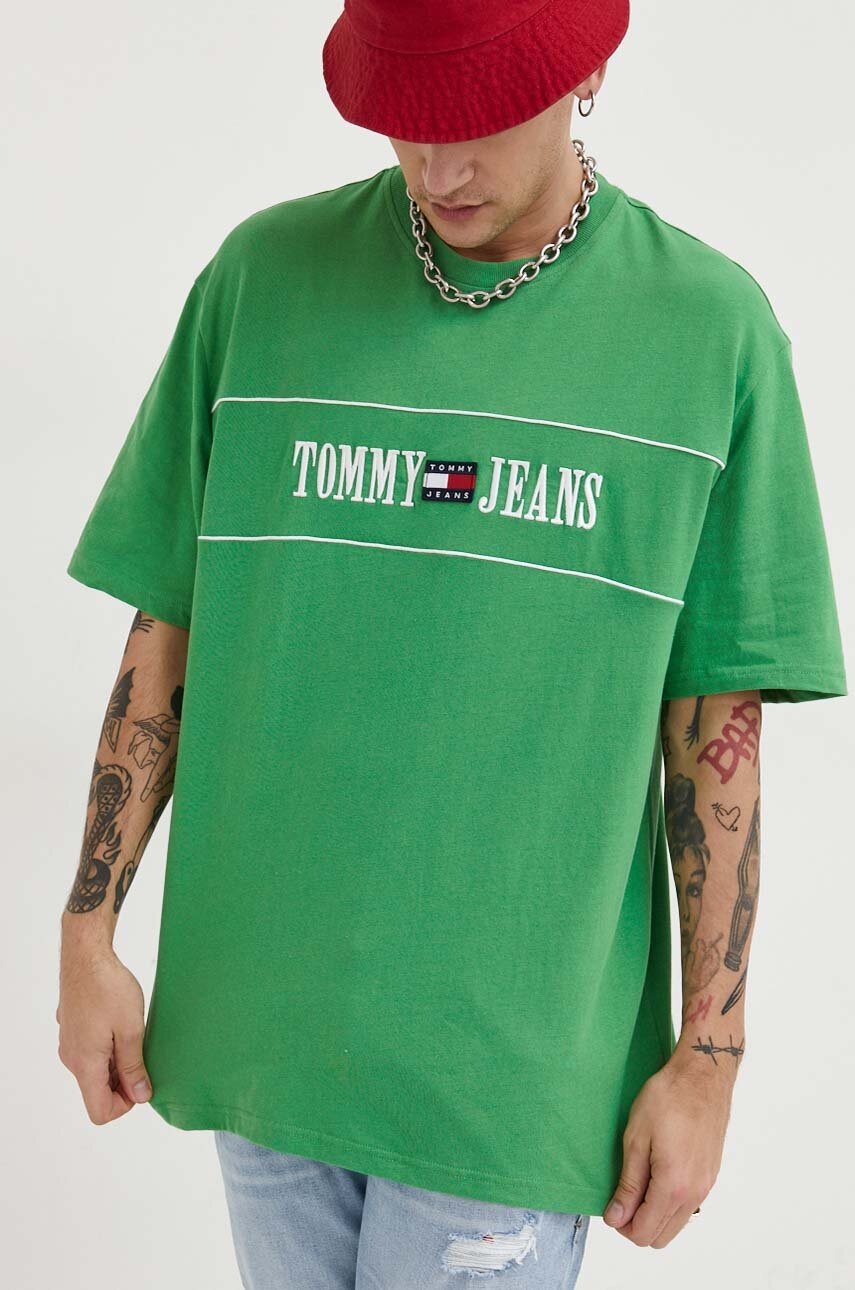 

Хлопковая футболка Tommy Jeans цвет зелёный с аппликацией