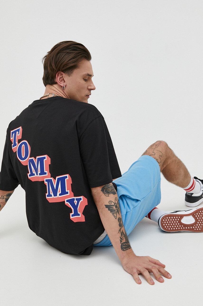 

Хлопковая футболка Tommy Jeans цвет чёрный с принтом