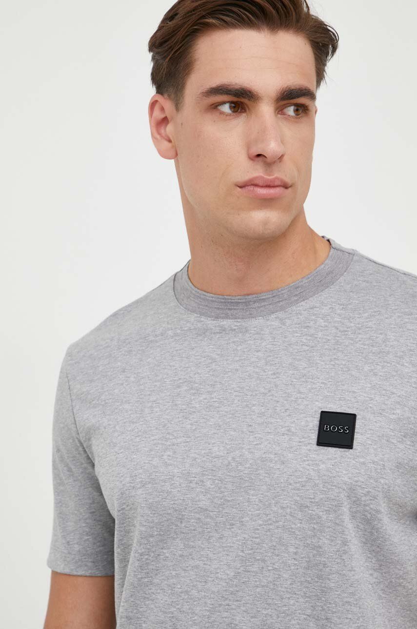 Levně Bavlněné tričko BOSS šedá barva, s aplikací, 50485158