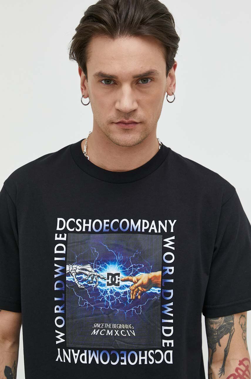 E-shop Bavlněné tričko DC černá barva, s potiskem