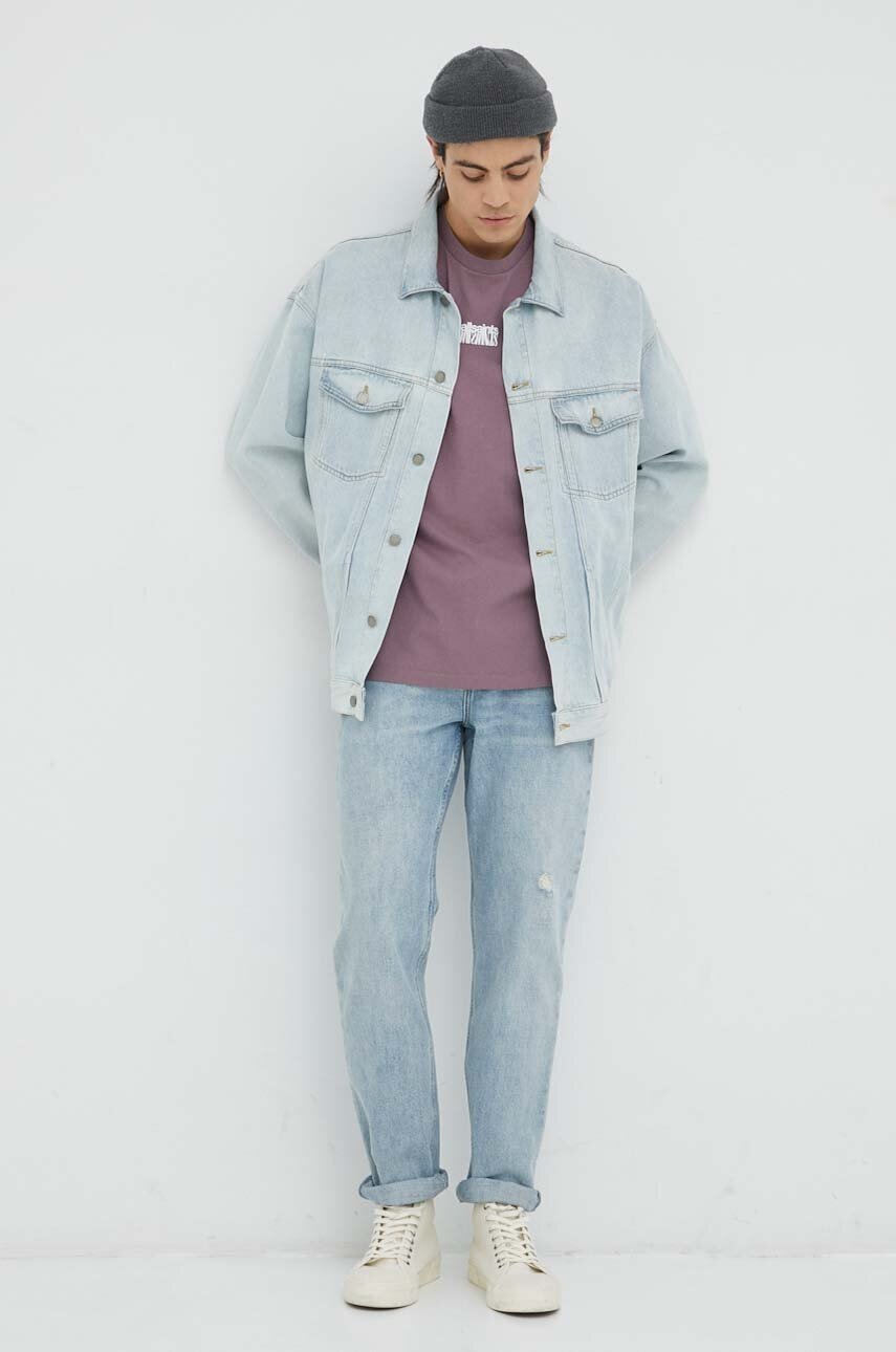 

Хлопковая футболка AllSaints цвет фиолетовый с принтом