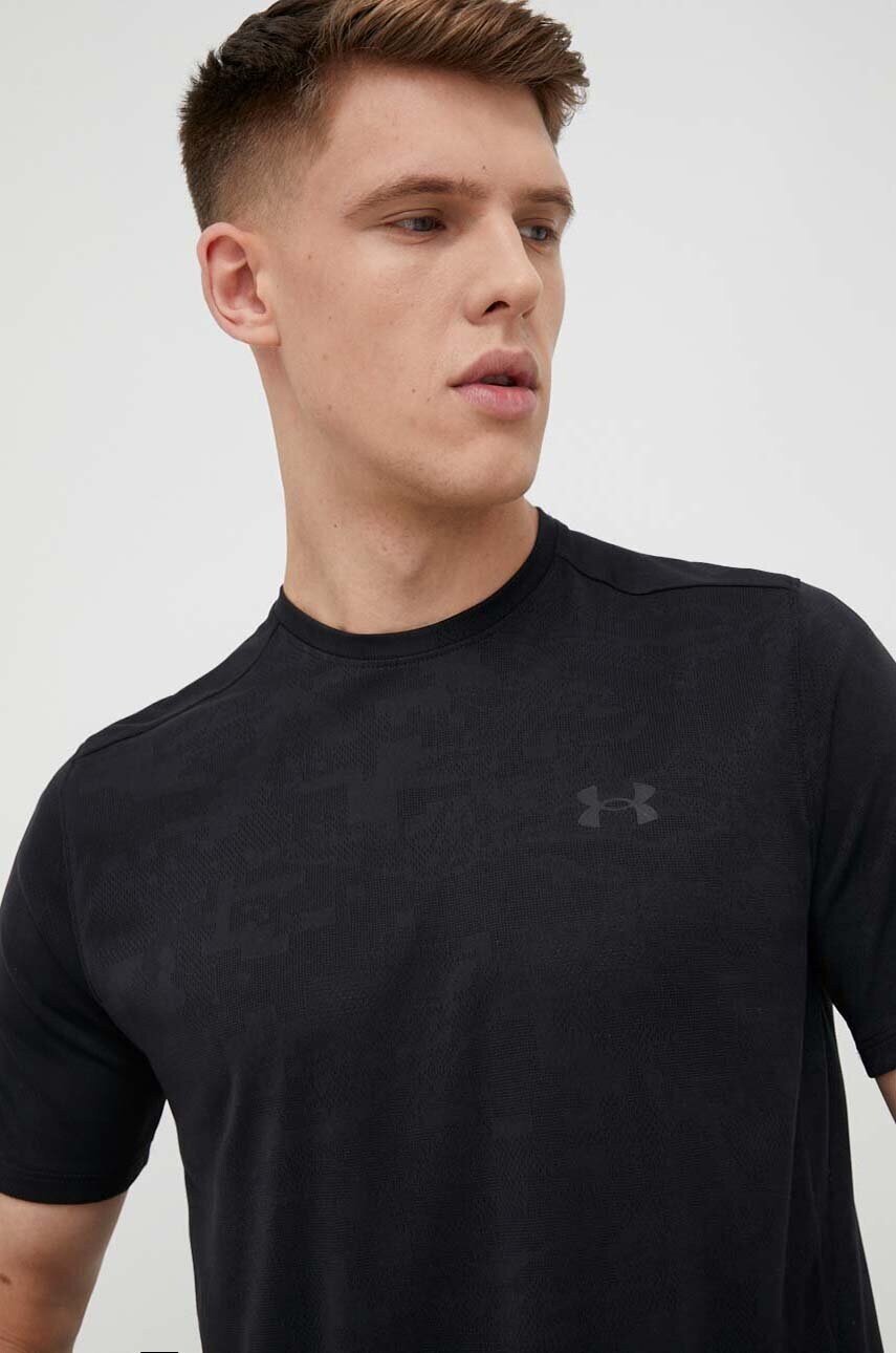 

Футболка Under Armour мужской цвет чёрный однотонный