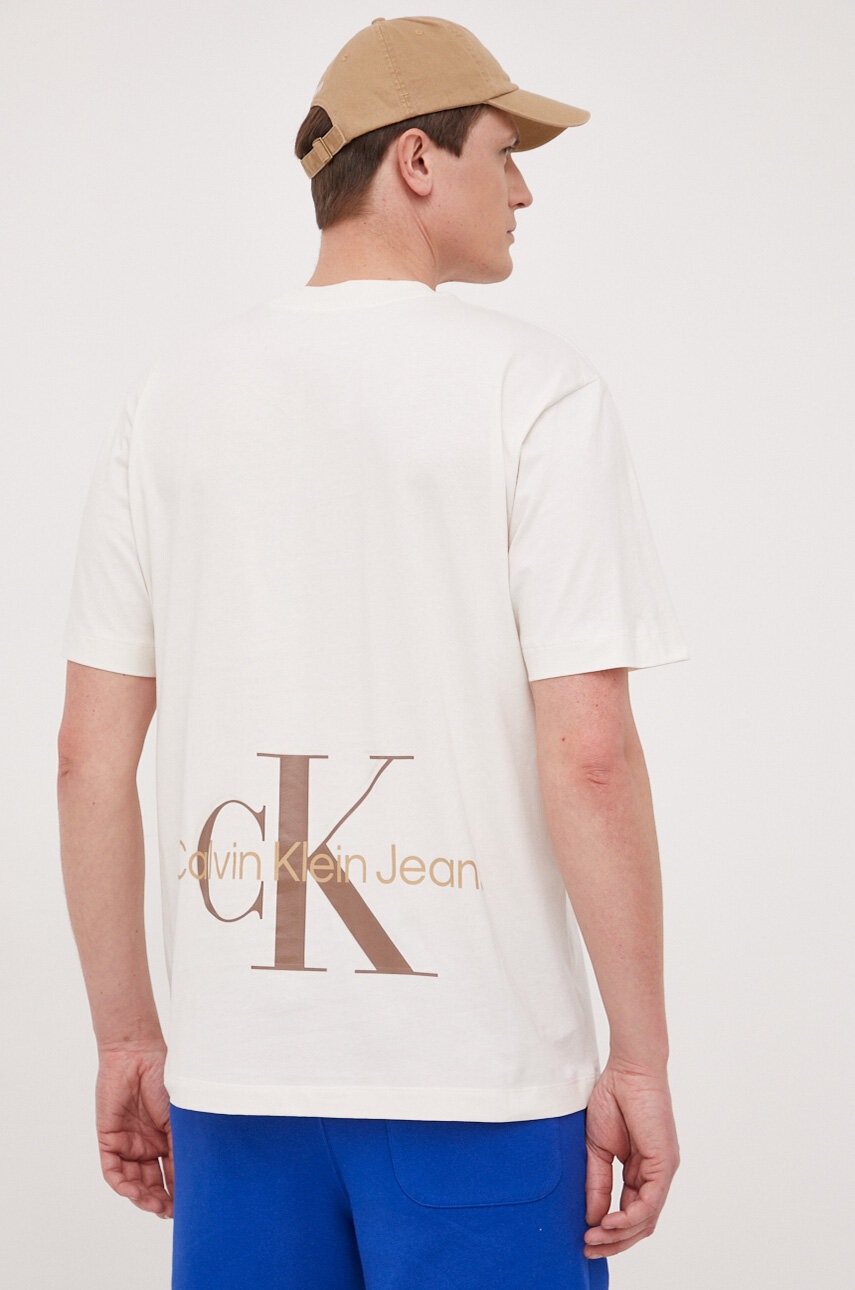 

Памучна тениска Calvin Klein Jeans в бежово с десен, Бежов
