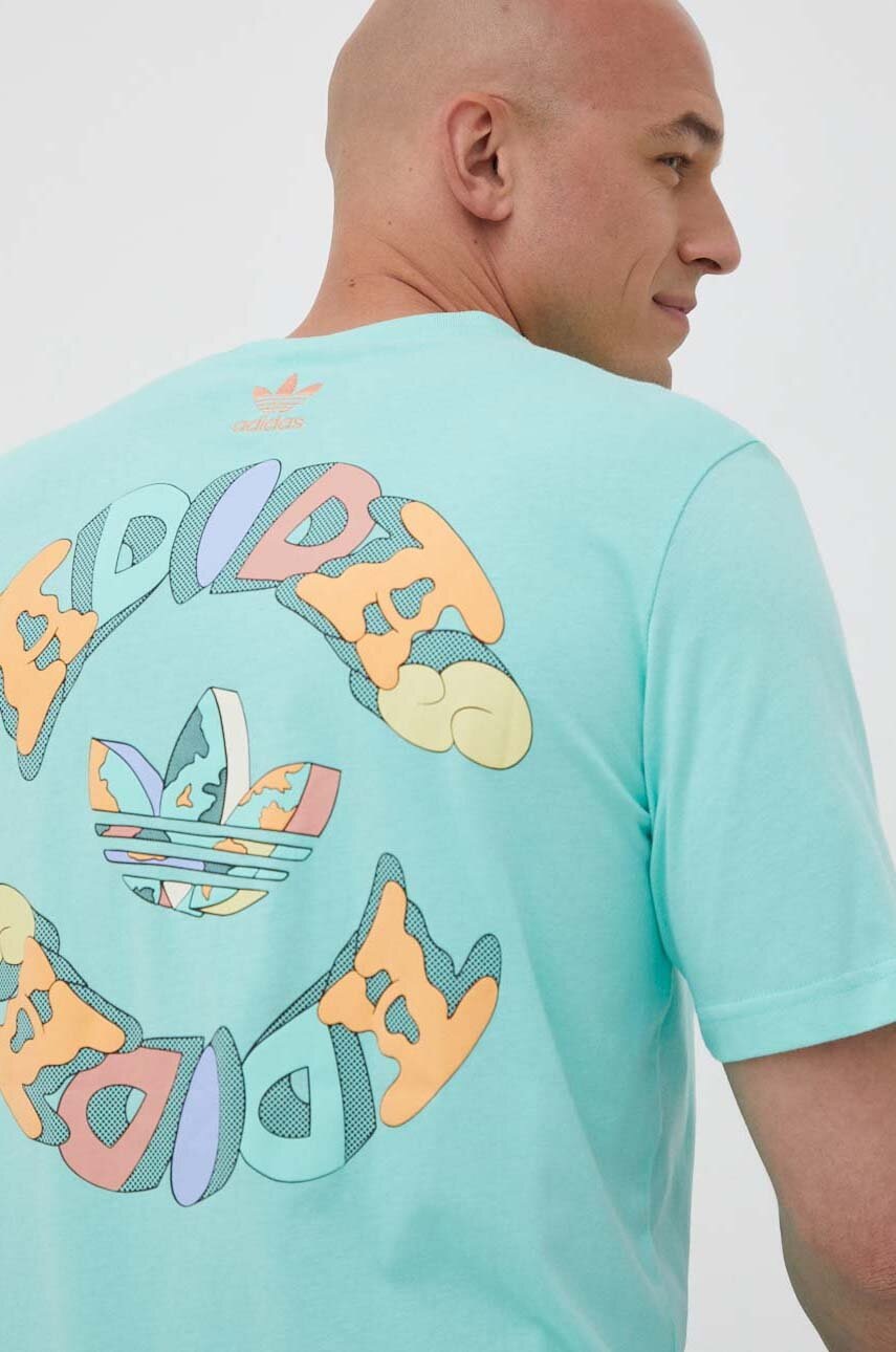 

Хлопковая футболка adidas Originals цвет зелёный с аппликацией