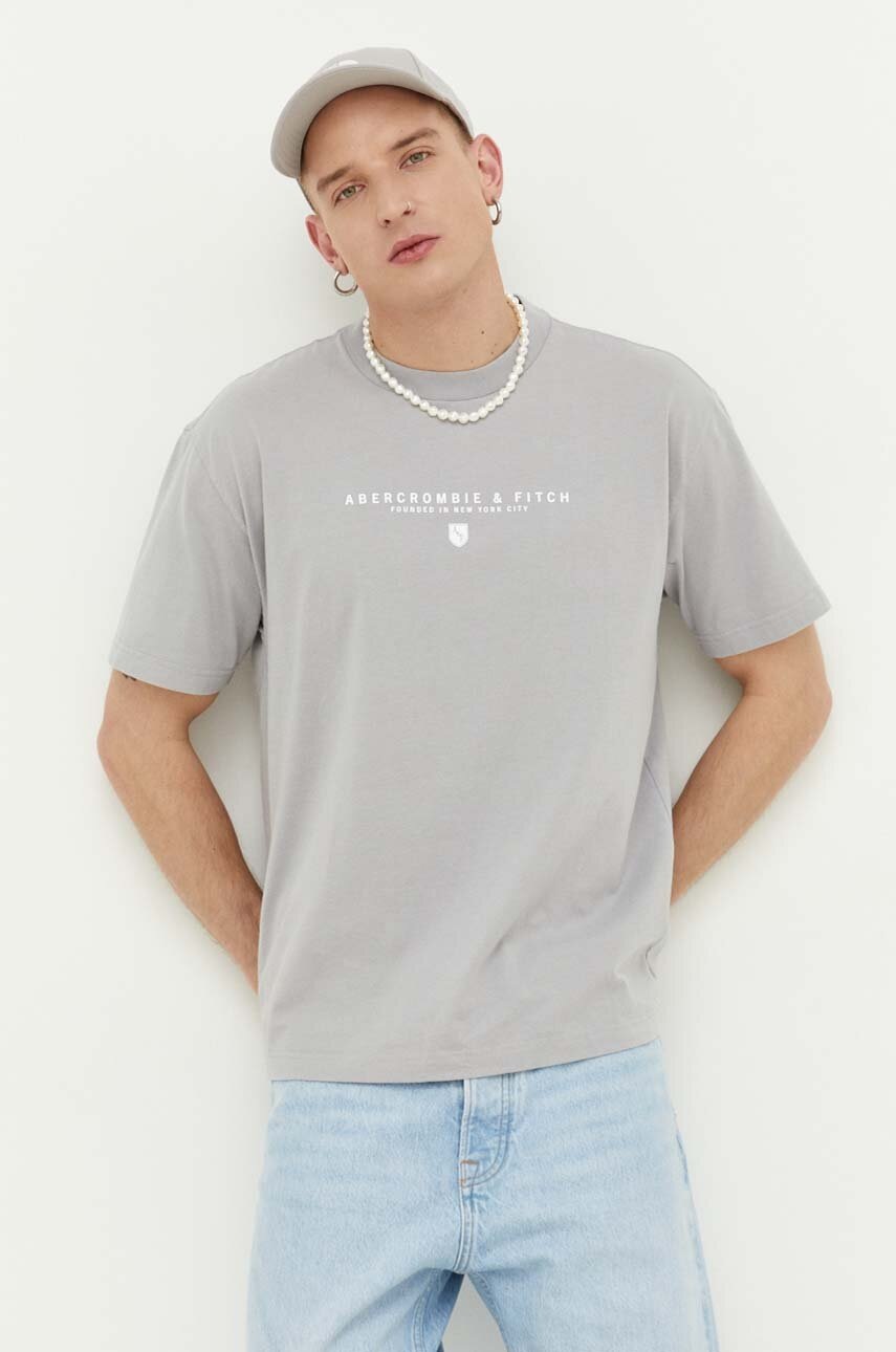 

Памучна тениска Abercrombie & Fitch в сиво с принт, Сив