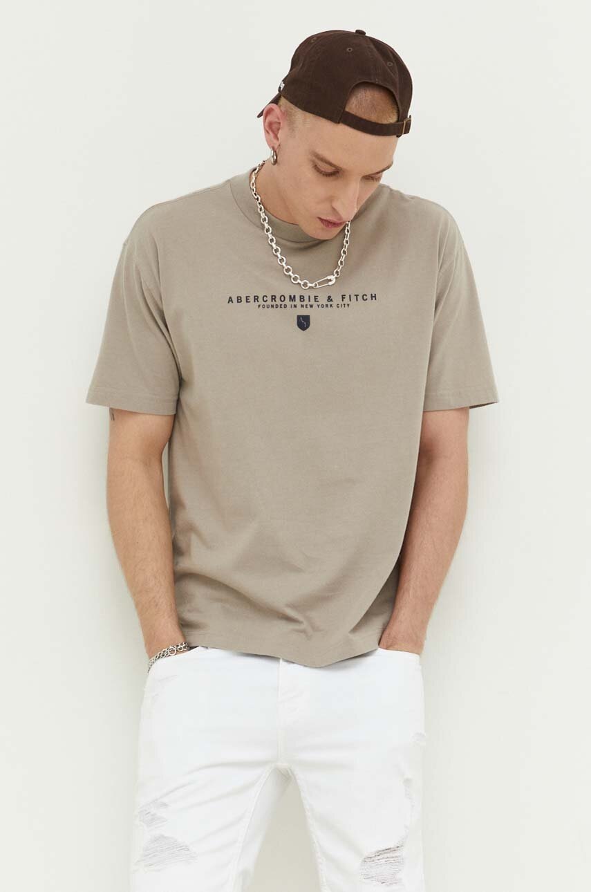 

Памучна тениска Abercrombie & Fitch в кафяво с принт, Кафяв