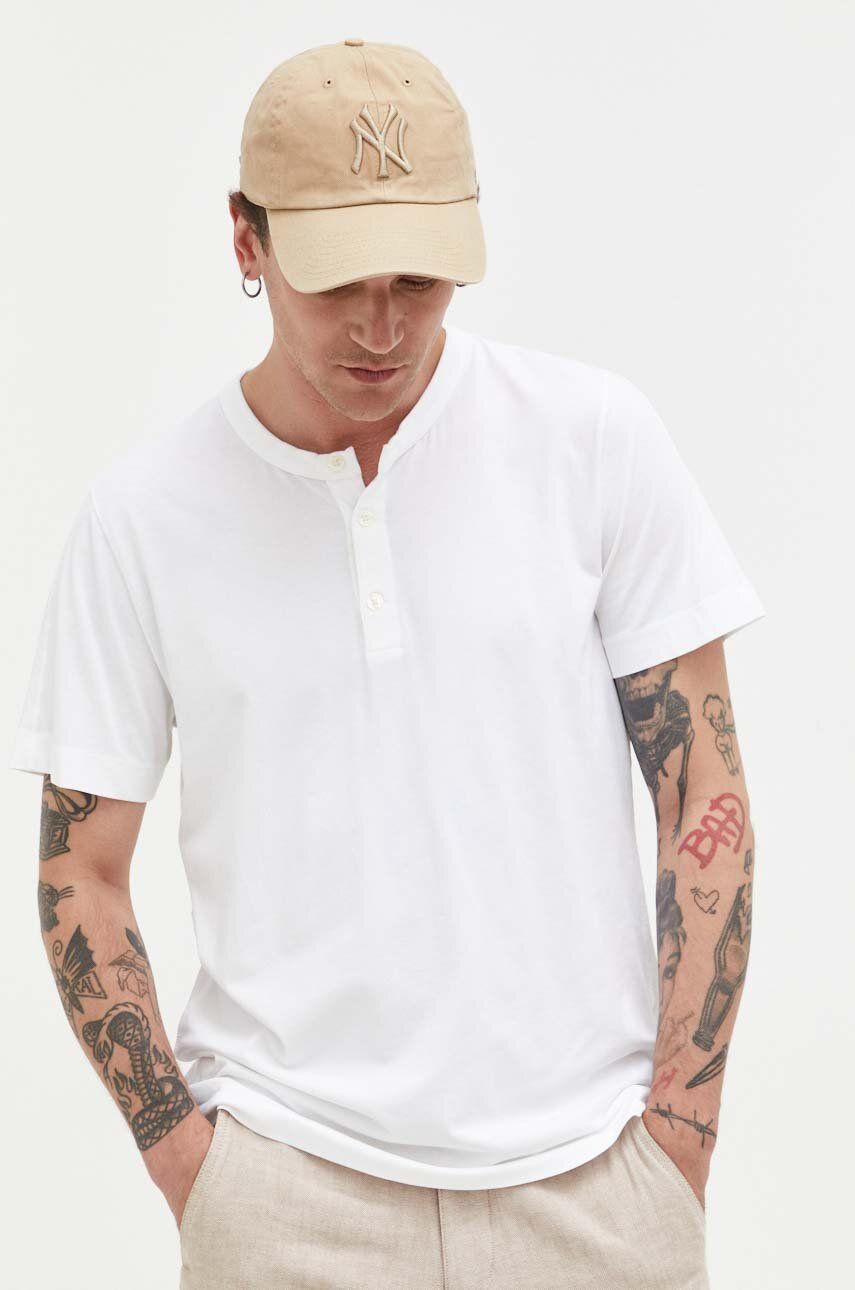 Abercrombie & Fitch tricou barbati, culoarea alb, neted