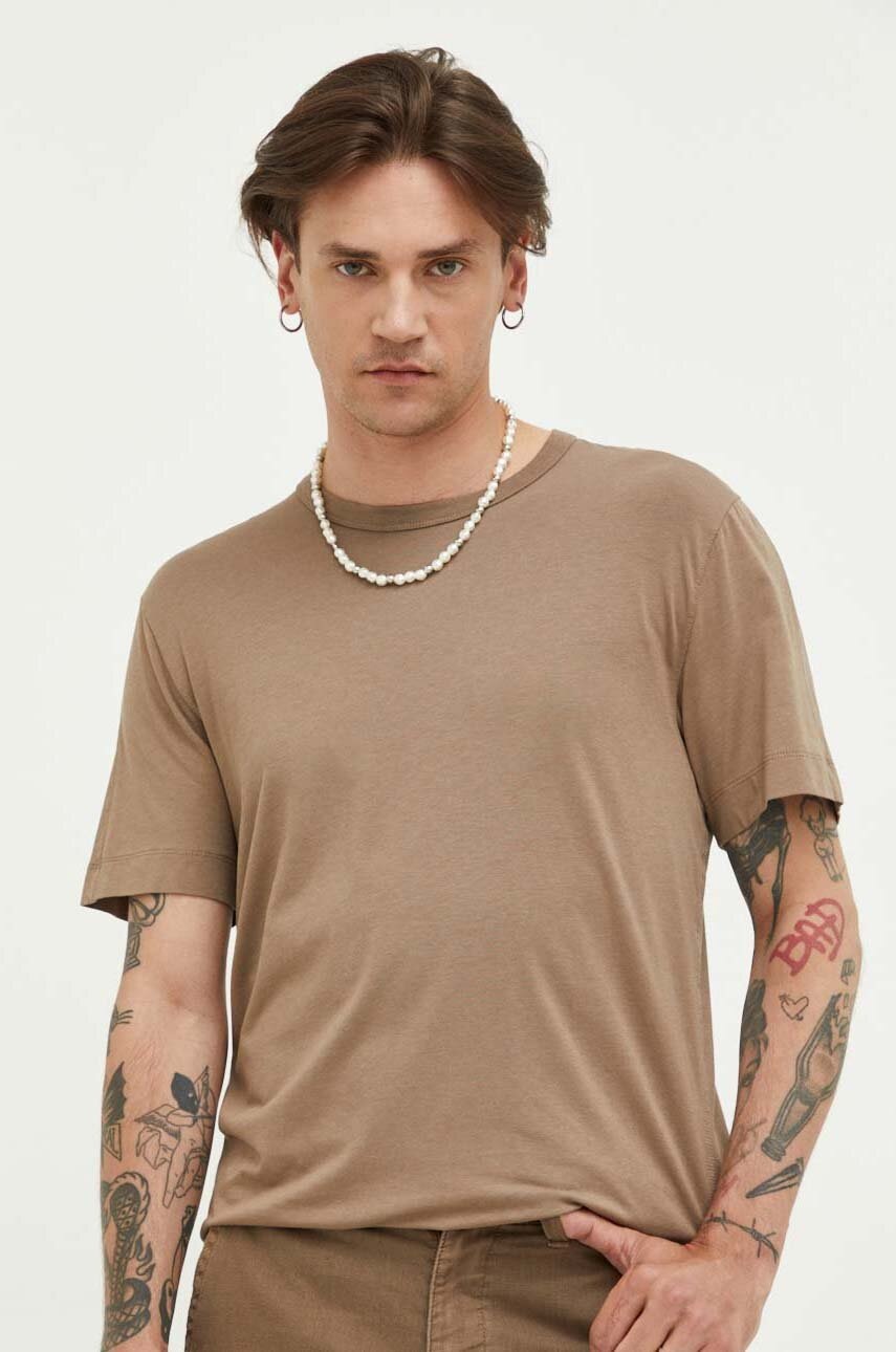 

Тениска Abercrombie & Fitch в кафяво с изчистен дизайн, Кафяв