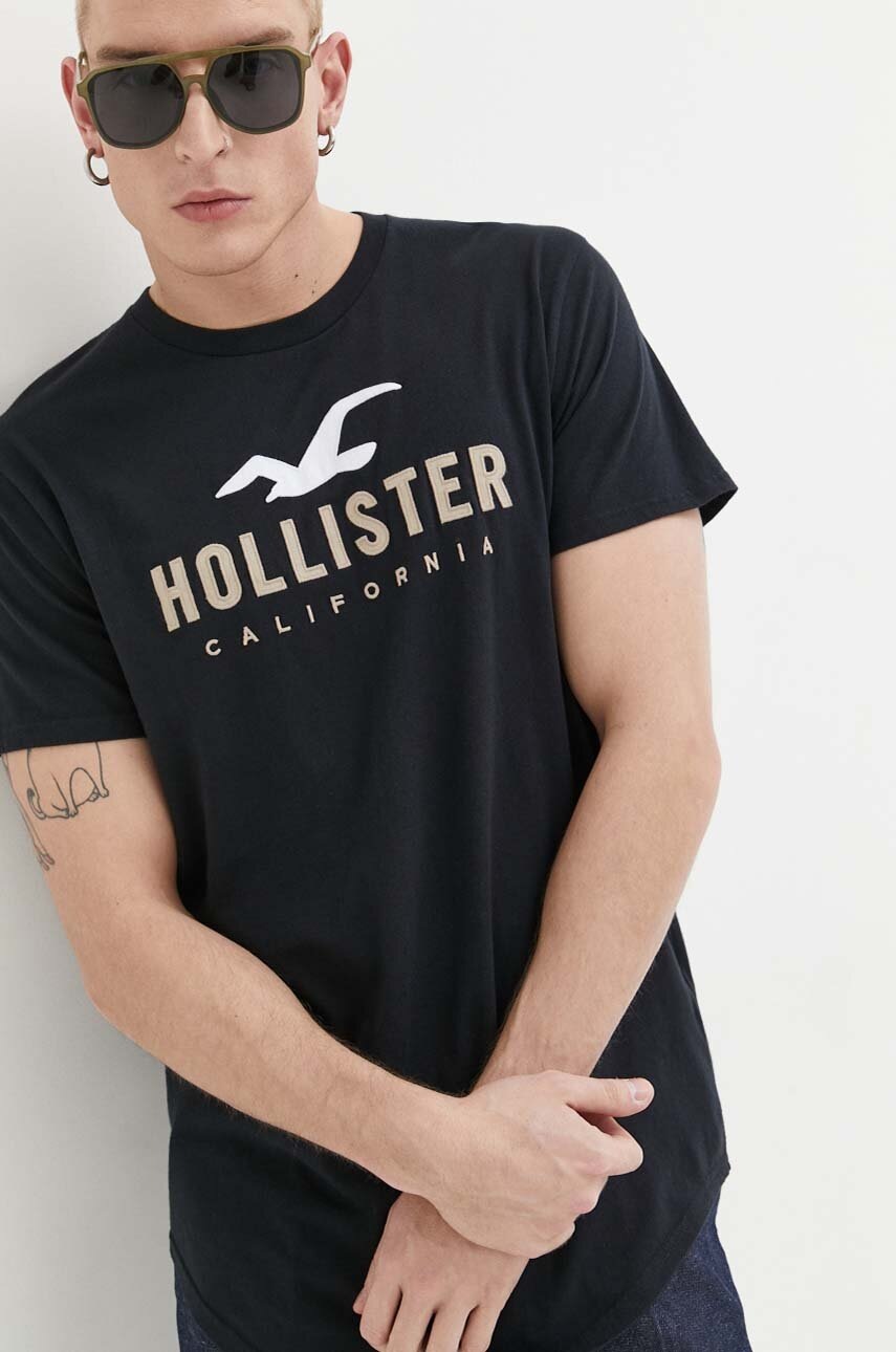 

Памучна тениска Hollister Co. в черно с апликация, Черен