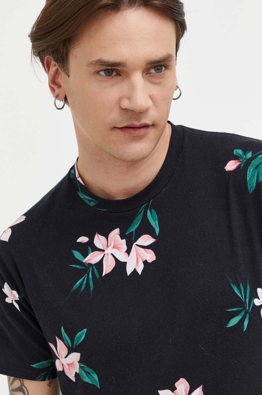 

Памучна тениска Hollister Co. в черно с принт, Черен