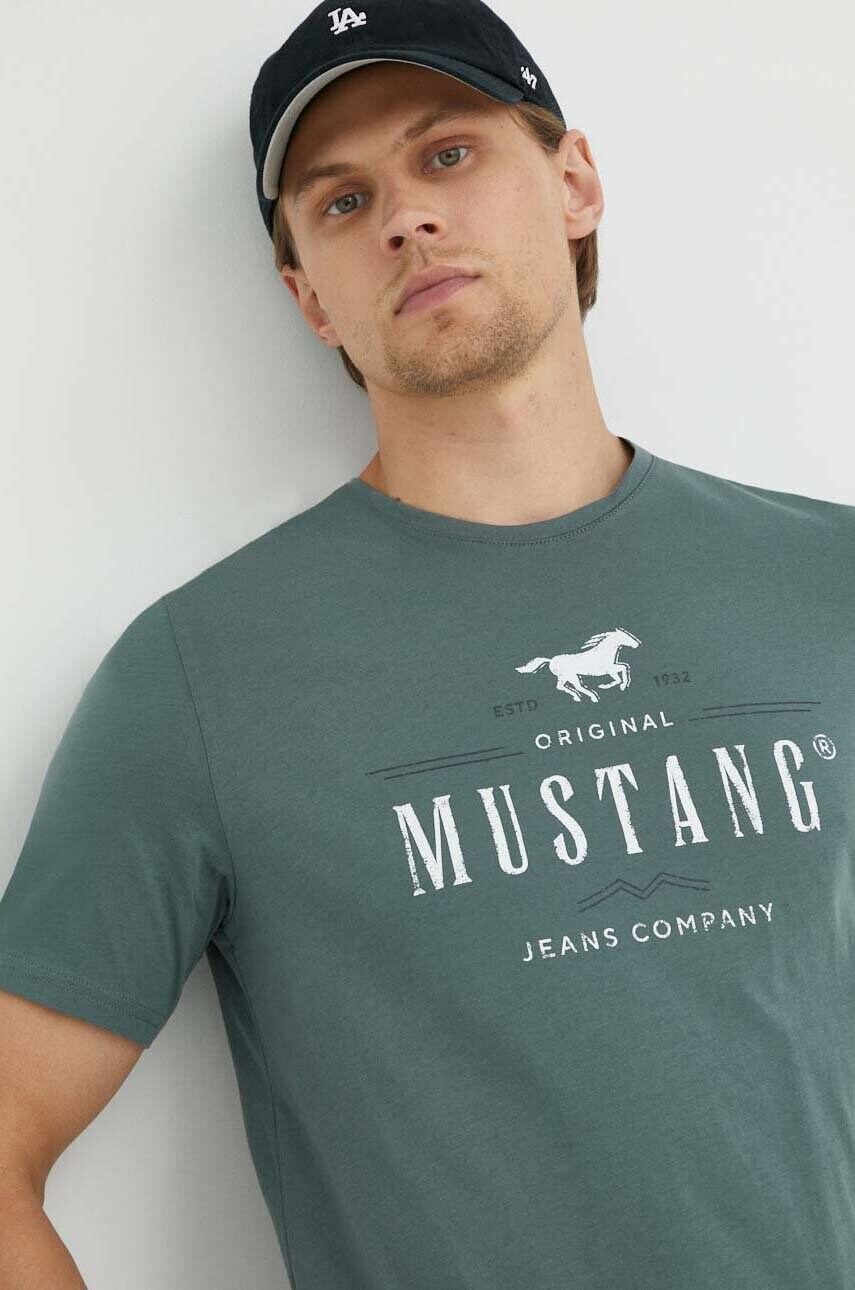

Хлопковая футболка Mustang цвет зелёный с принтом